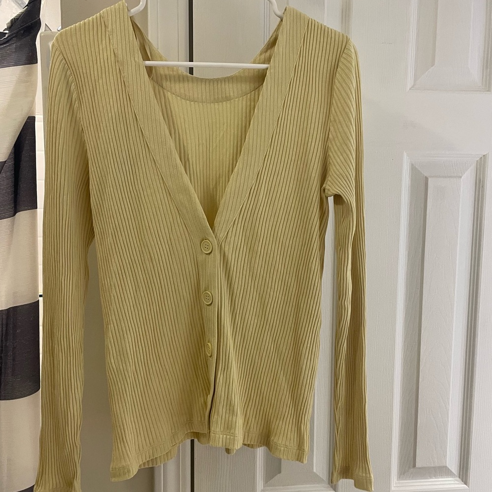 COS Light Yellow Ribbed Sweater Back Buttons size small NWT - Picture 3 of 7